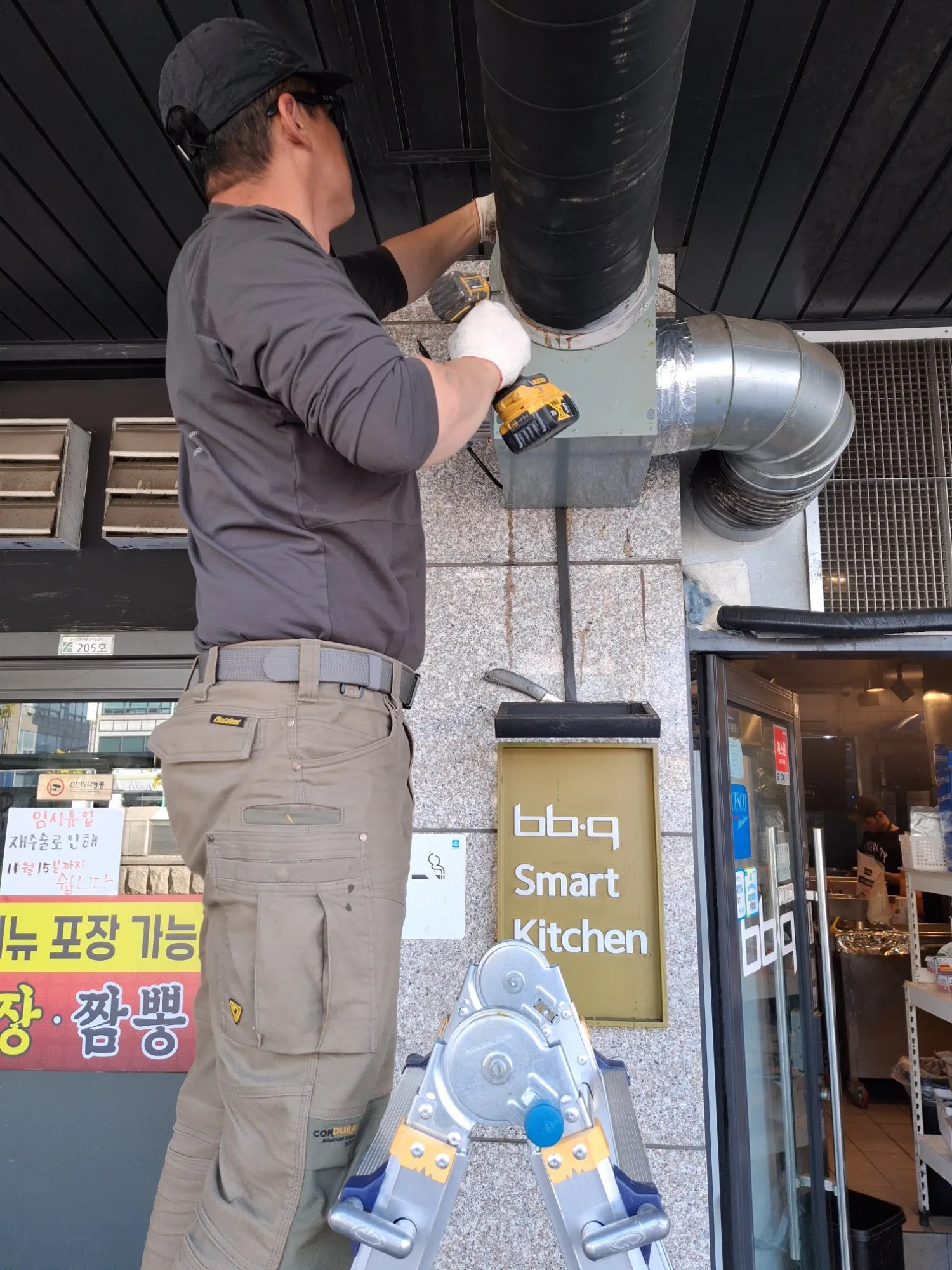 부천 치킨집 주방 시로코팬 교체,기름때로 고장난 1마력 배기팬 교체 사진 12