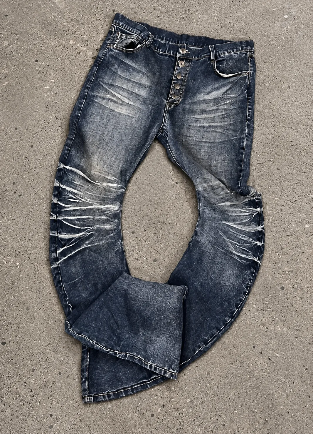 RAW EDGE DISTRESSED FLARE DENIM 설명 사진