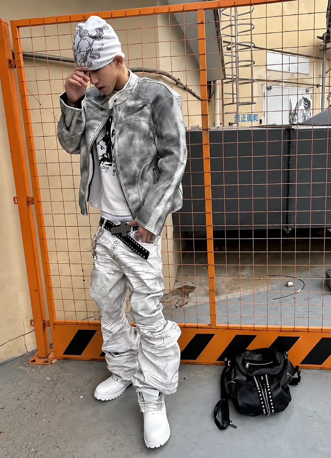 White Distressed Stacked Denim Pants 설명 사진