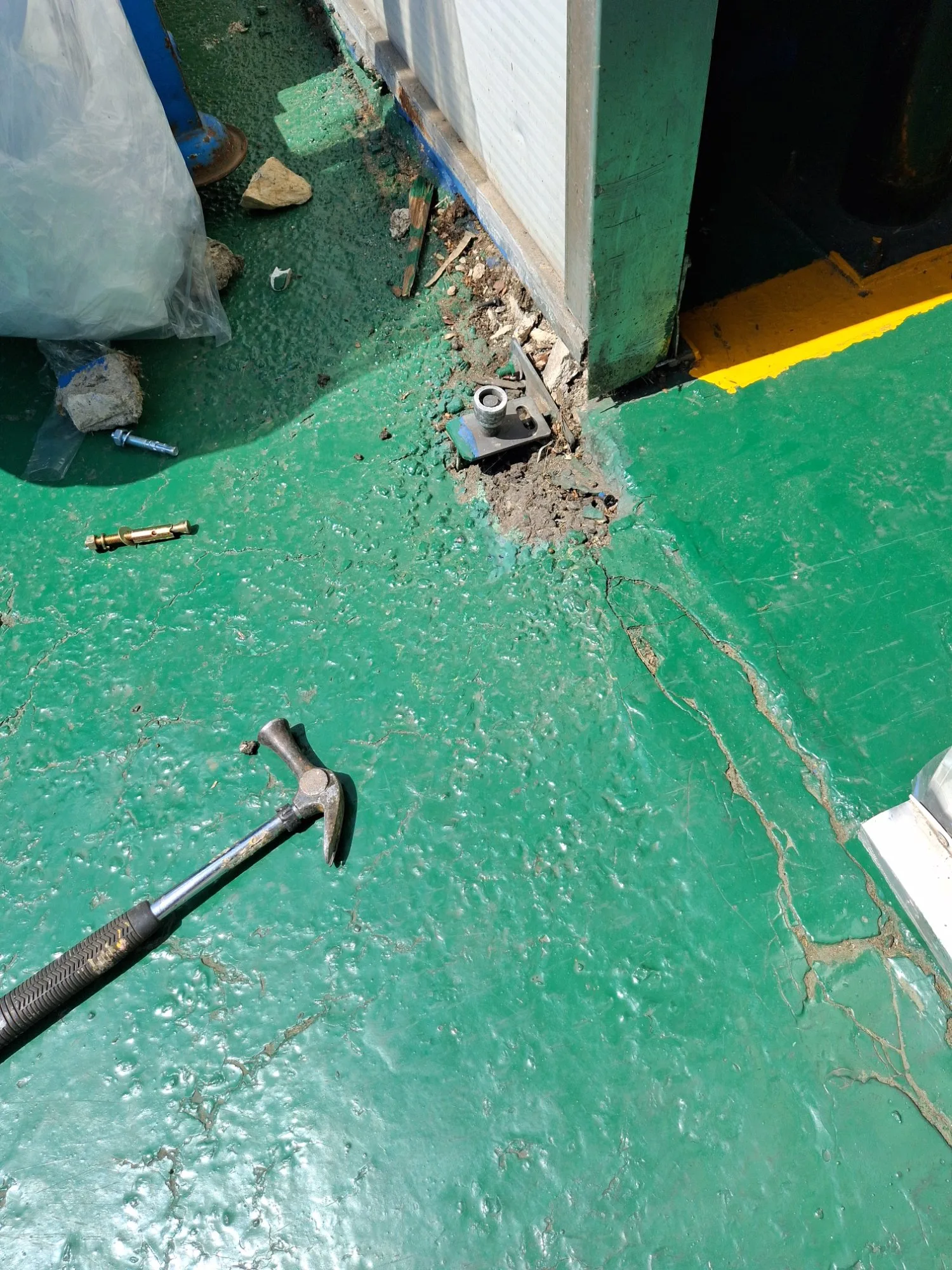 의왕 공장문 가이드롤러 교체,파손된 하단롤러 용접수리 사진 6