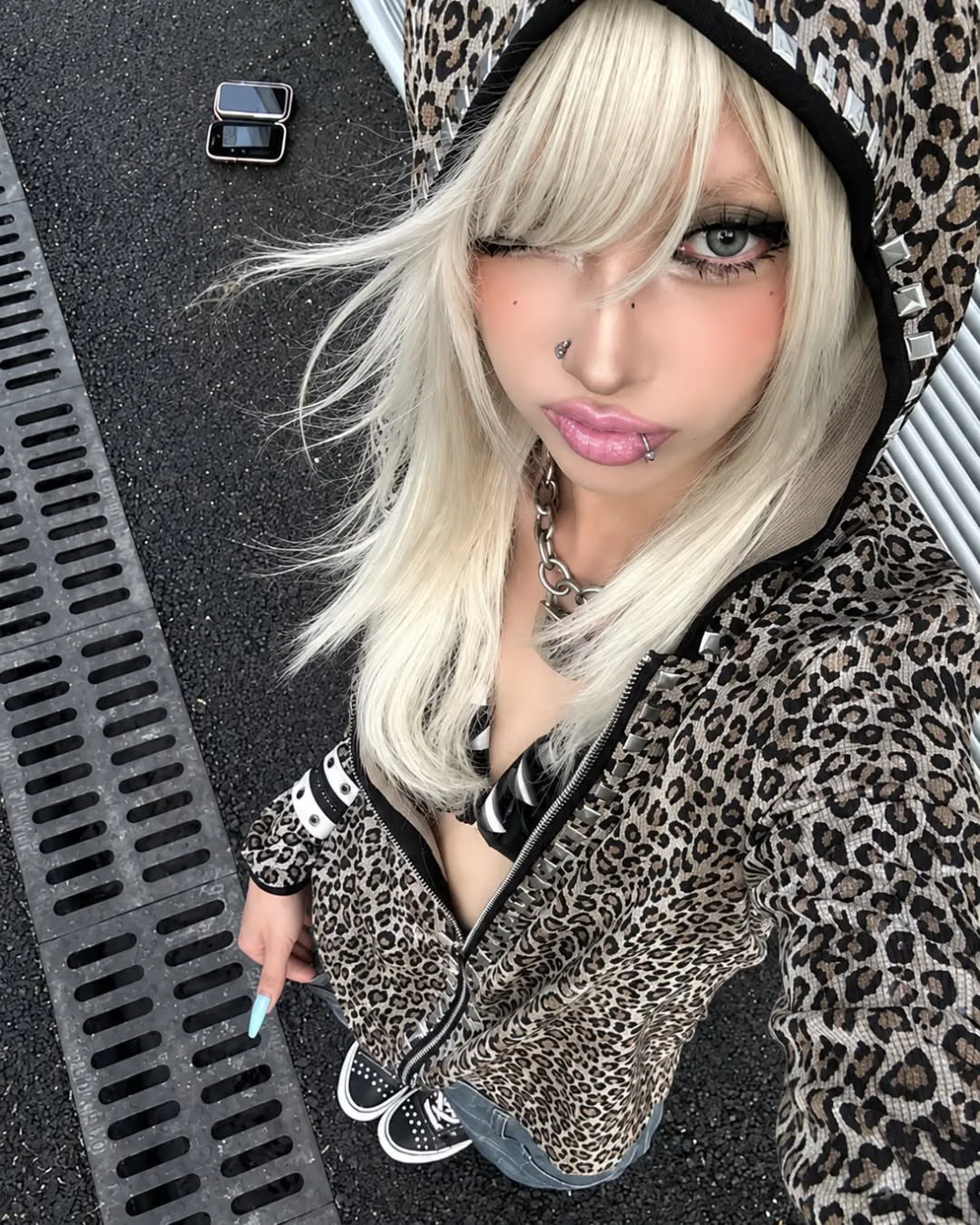 Fierce Leopard Zip-Up 설명 사진