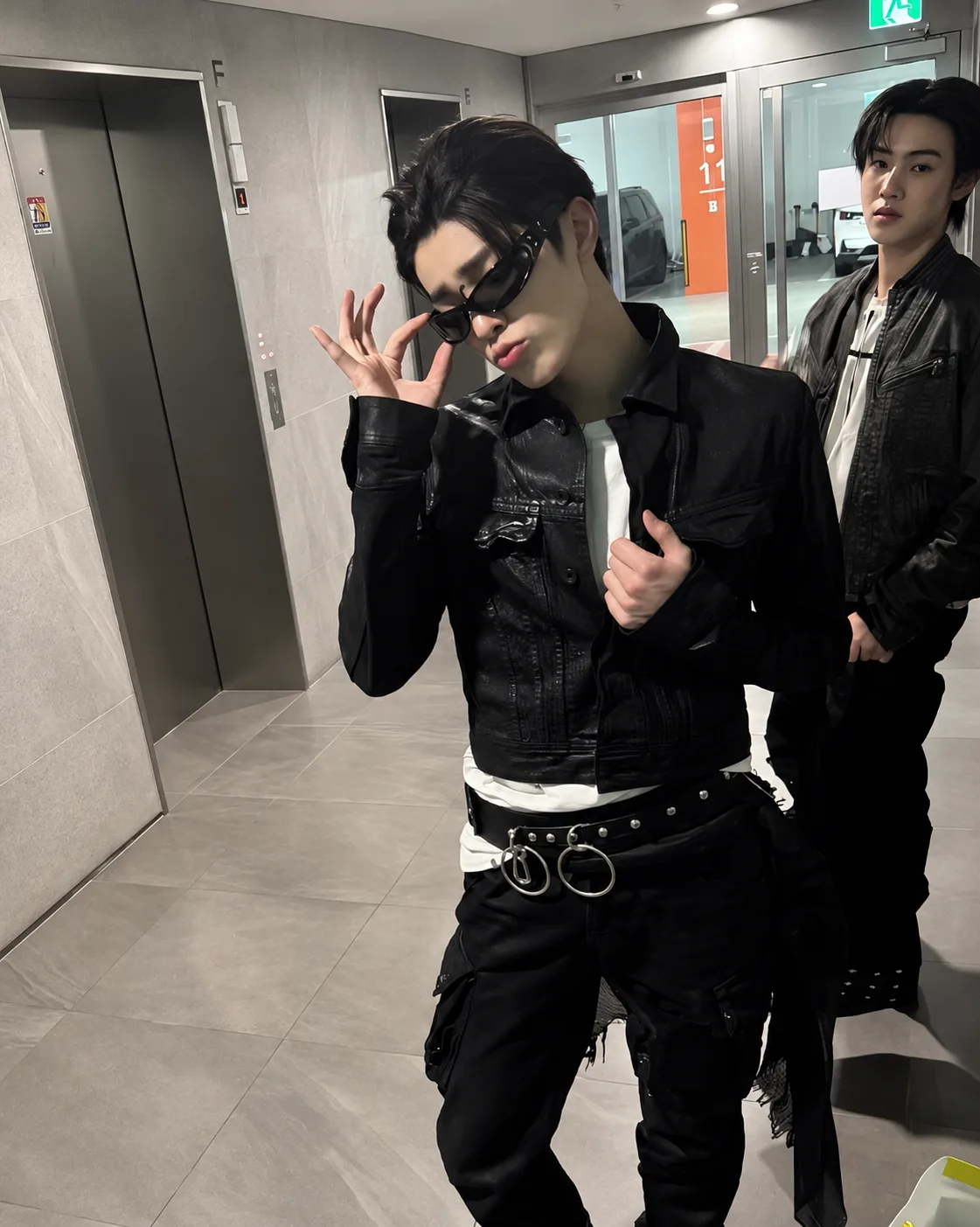 [한정판매/코르티스 착용] Black crop Leather Pocket Jacket 2
