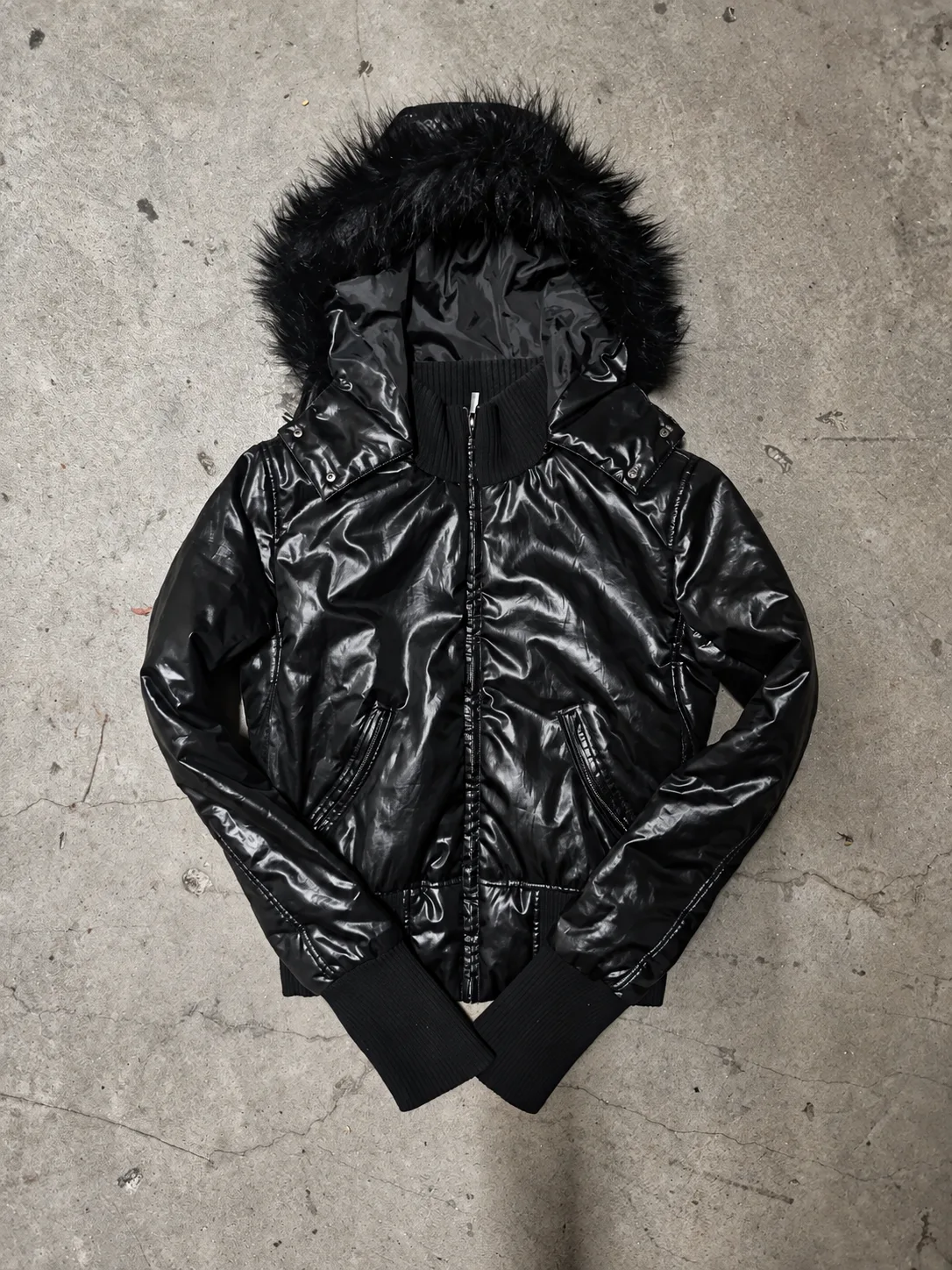 OBSIDIAN FUR HOODED BOMBER 설명 사진