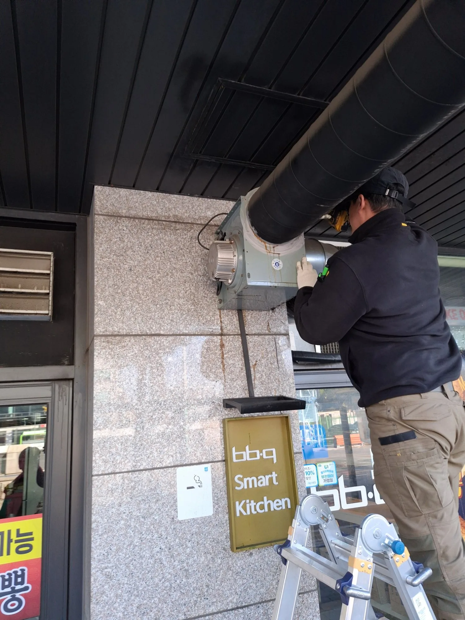 부천 치킨집 주방 시로코팬 교체,기름때로 고장난 1마력 배기팬 교체 사진 3